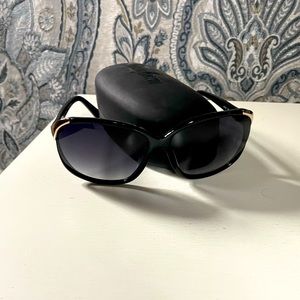 Oscar de la Renta sunglasses